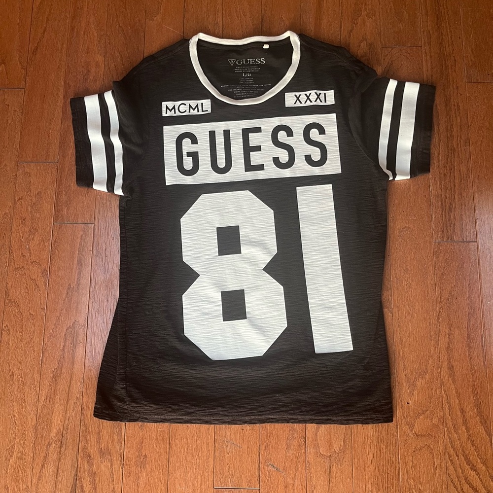 GUESS Black and White Men’s Logo Graphic Tee Size Large
